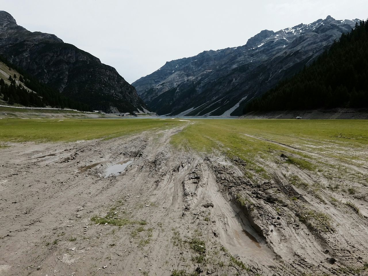 mountain, mountain range, tranquil scene, landscape, tranquility, scenics, beauty in nature, nature, non-urban scene, remote, clear sky, sky, physical geography, road, day, outdoors, idyllic, hill, dirt road, valley