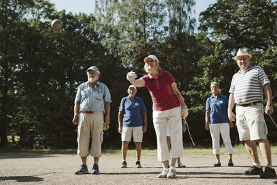 People playing pétanque