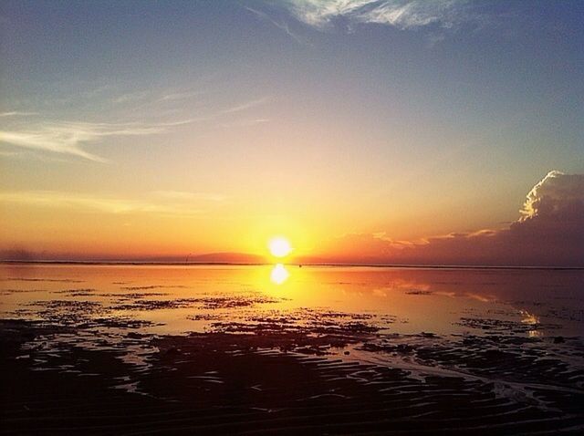 sunset, water, tranquil scene, sun, scenics, tranquility, beauty in nature, reflection, sky, sea, nature, idyllic, silhouette, sunlight, orange color, horizon over water, lake, beach, sunbeam, non-urban scene