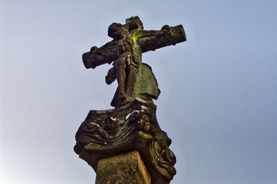 Low angle view of statue against clear sky