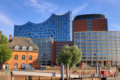 Hamburg, germany  27. august 2022 view of the hamburg elbphilharmonie building in the harbour