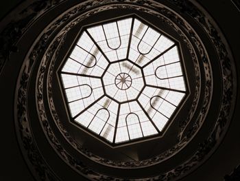 Directly below shot of ceiling