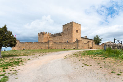 Old ruin building against sky