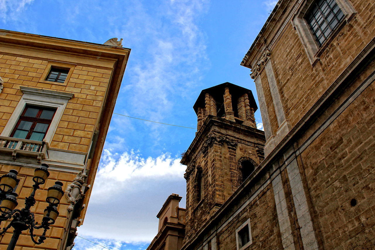 LOW ANGLE VIEW OF HISTORIC BUILDING AGAINST SKY