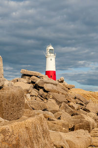 Red and white tower of portland bill lighthouse on cliff rocks. dorset coast in isle of portland, uk