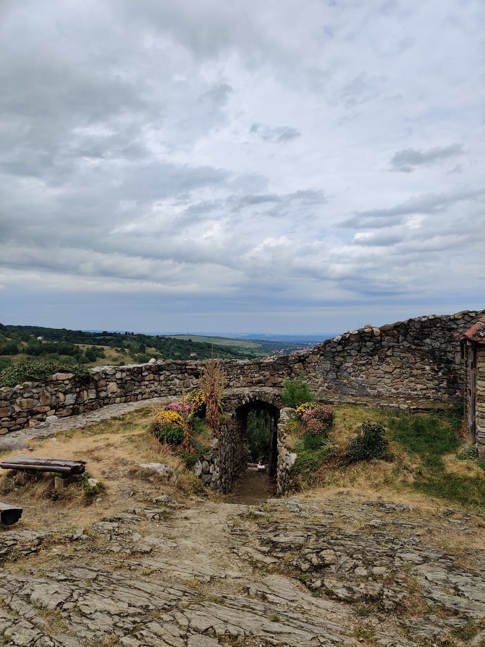 SCENIC VIEW OF OLD RUIN AGAINST SKY
