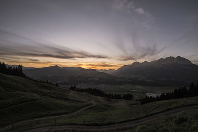 Wilder kaiser in colorful sunset above sankt johann