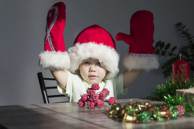 Portrait of smiling girl with christmas tree