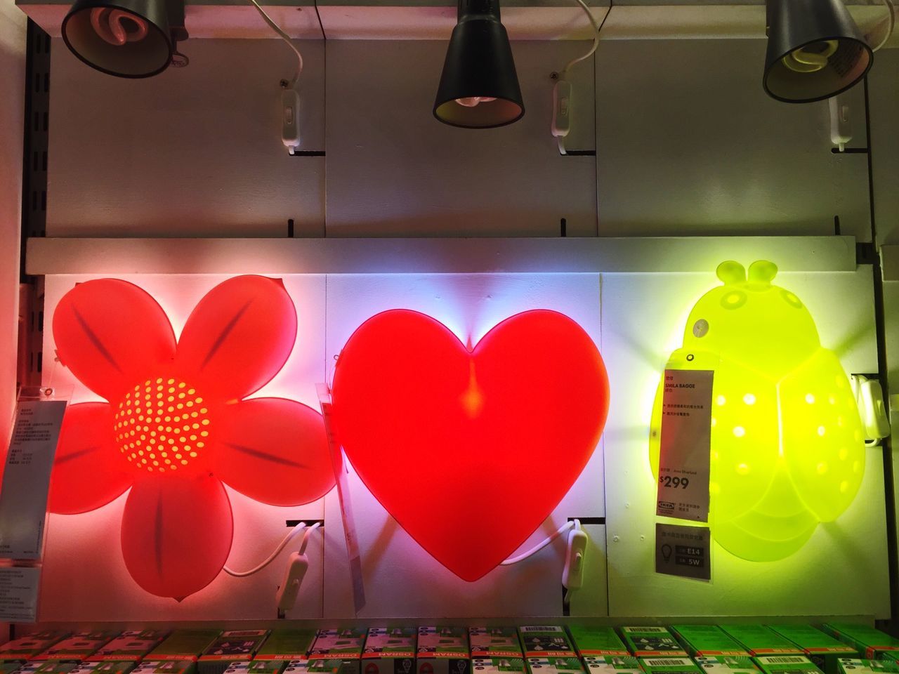 HEART SHAPE BALLOON HANGING ON TABLE