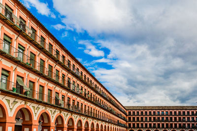 Low angle view of building in the plaza de la corredera against cloudy sky