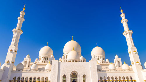 Low angle view of sheikh zayed mosque against clear blue sky
