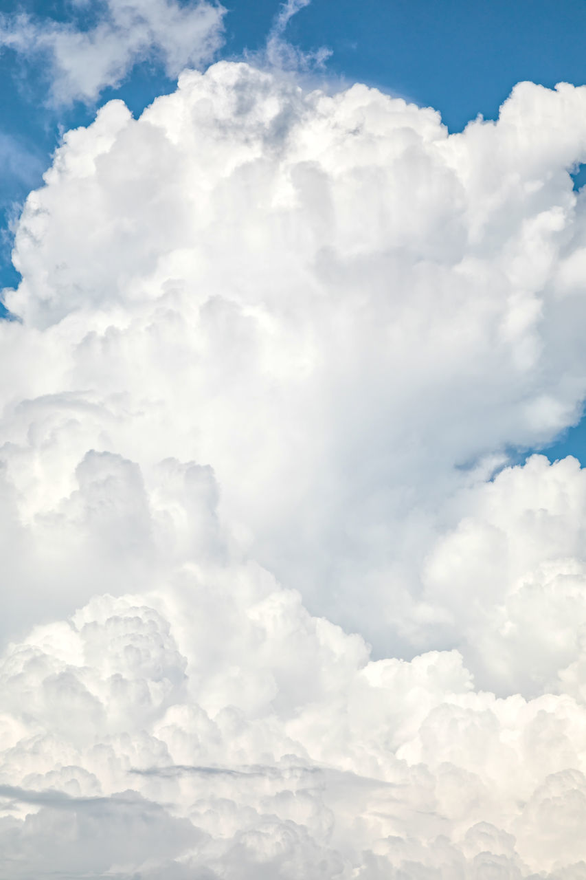 LOW ANGLE VIEW OF CLOUDSCAPE AGAINST SKY