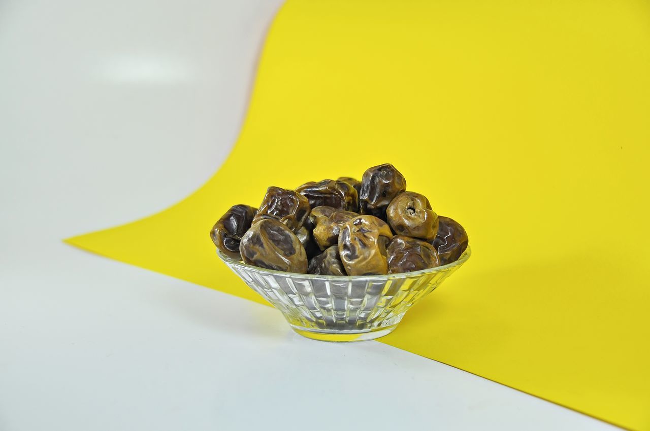 HIGH ANGLE VIEW OF ICE CREAM IN GLASS