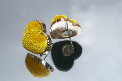 Yellow heart-shaped earrings put on an elegant glass ideal for large silicon valley as the big day