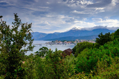 Scenic view of lake and mountains against sky