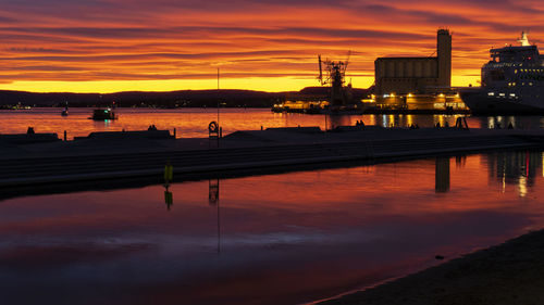 Sunset over oslo from sørenga sjøbad