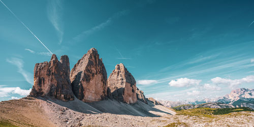 Panoramic view of the sexten dolomites in italy. view of the three peaks.