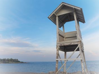 Lifeguard hut on beach against sky