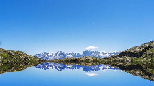 Panoramic view of a beautiful lake surrounded by the dolomites mountain range in summertime