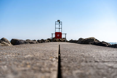 Sea groyne out to sea