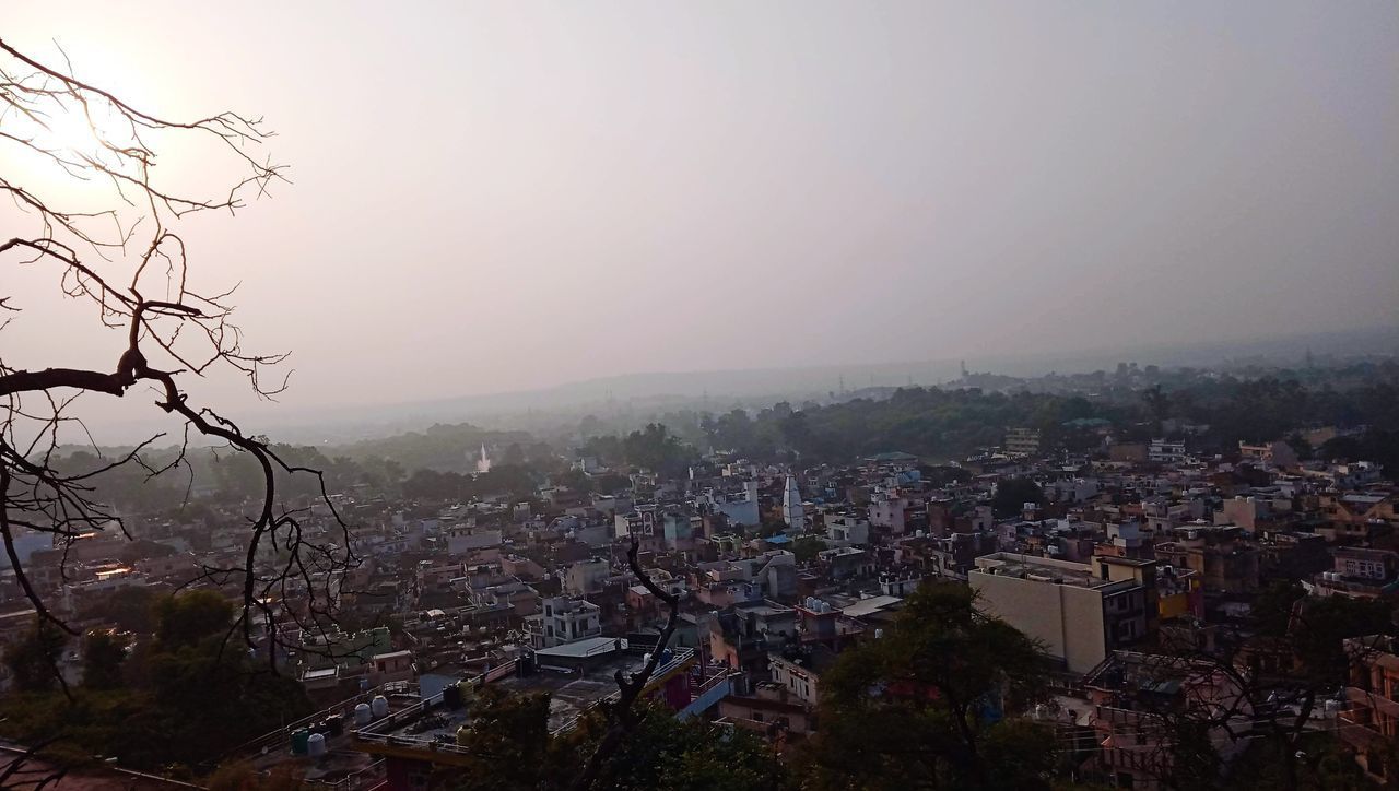 HIGH ANGLE VIEW OF TOWNSCAPE AGAINST SKY DURING FOGGY WEATHER