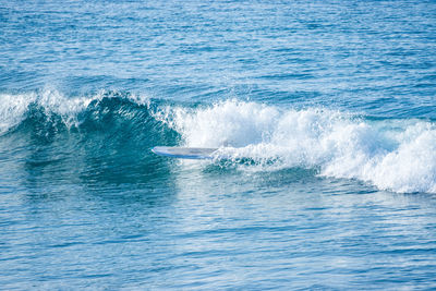 Waves splashing on sea