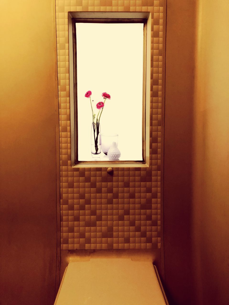 FLOWER VASE ON WALL