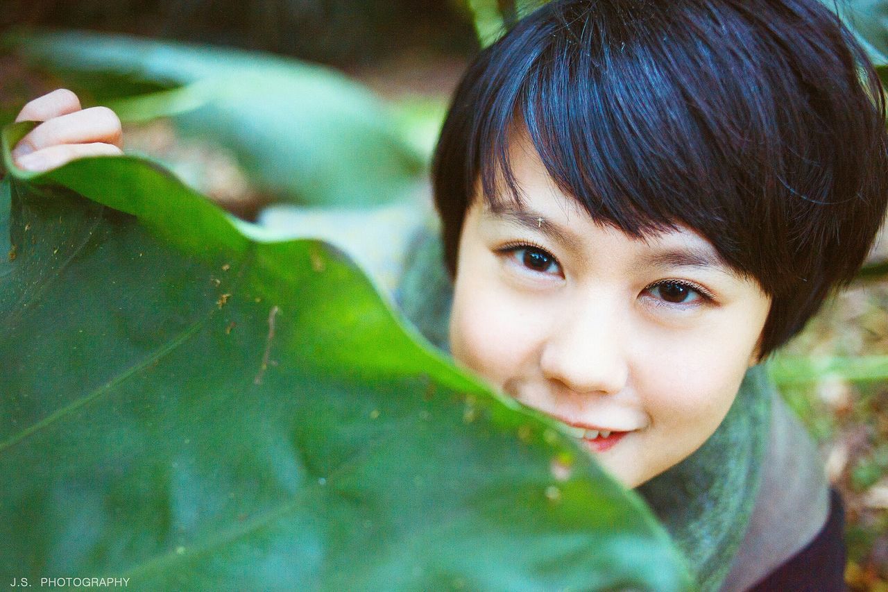 childhood, headshot, person, portrait, elementary age, lifestyles, looking at camera, boys, leisure activity, close-up, innocence, cute, girls, front view, human face, head and shoulders, focus on foreground, green color