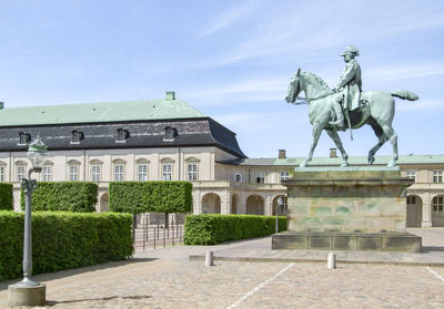 Statue of historic building against sky