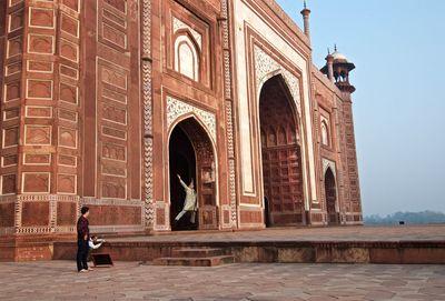 Gateway to taj mahal against sky