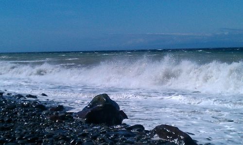 Waves splashing on rocks