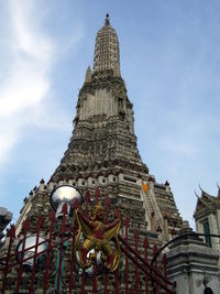 Wat arun, low angle view of statue of temple