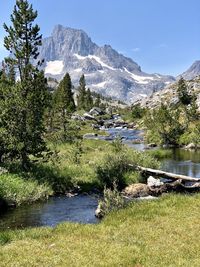 Trail to thousand islands lake in the sierra nevada mountains