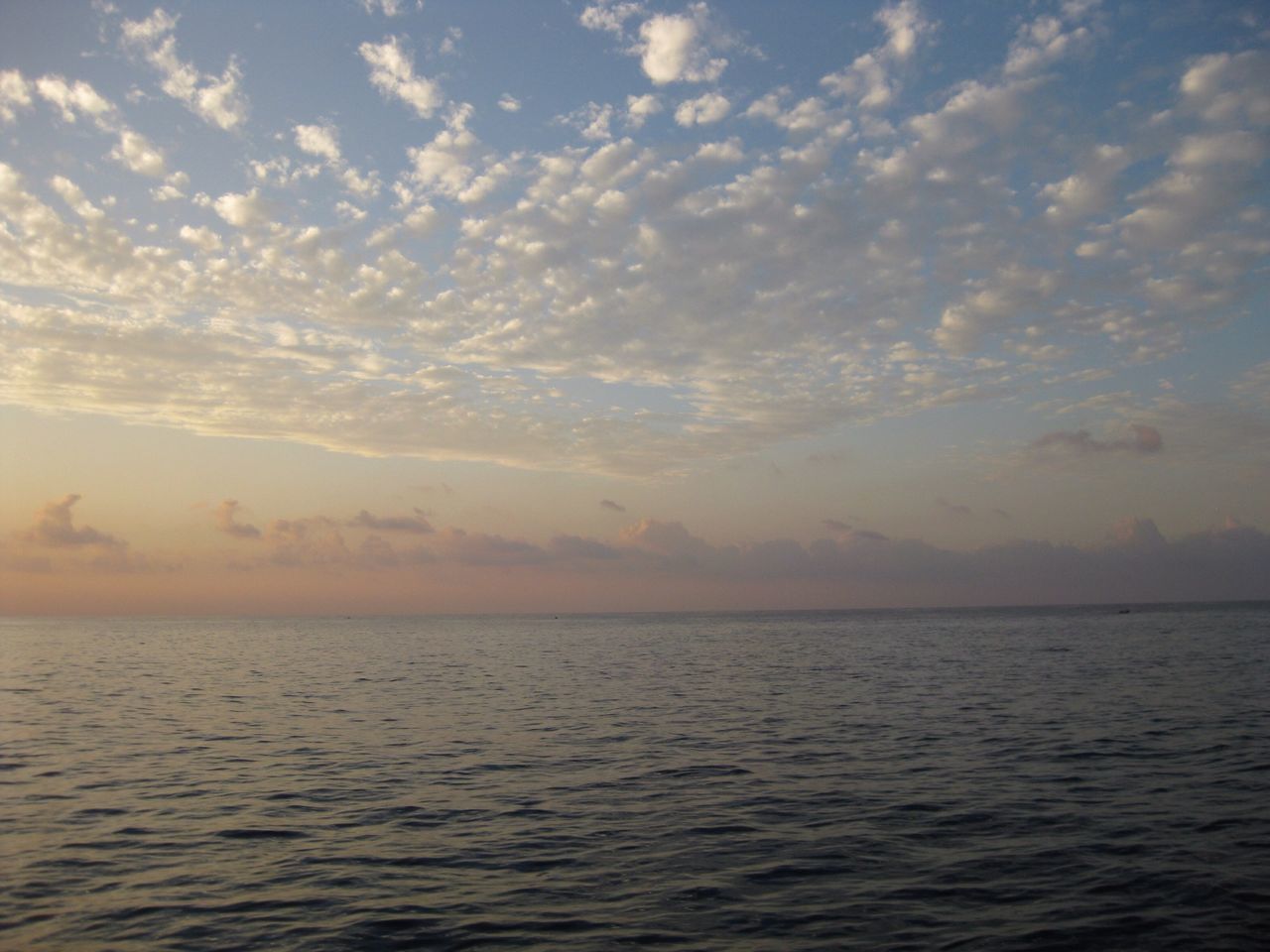 Pacific ocean horizon, Pacific Ocean connecting to the sky,