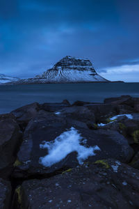 Scenic view of the kirkjufell mountain from grundarfjordur in the snaefelsness peninsula, iceland