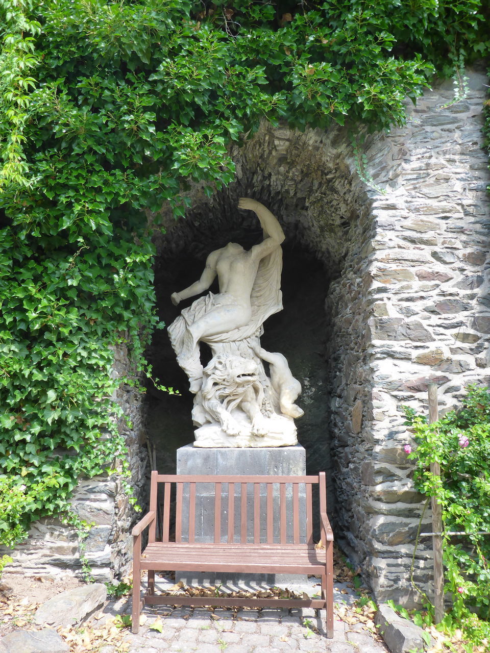 SCULPTURE IN GARDEN