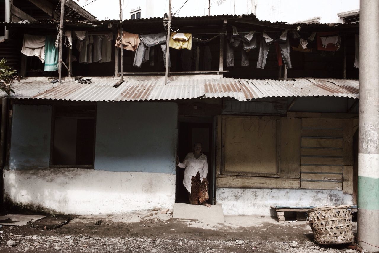 building exterior, architecture, built structure, house, residential structure, abandoned, old, residential building, obsolete, run-down, roof, construction site, damaged, day, outdoors, deterioration, building, weathered, construction, industry