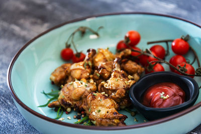 Close-up of fried meat and sauce in bowl on table