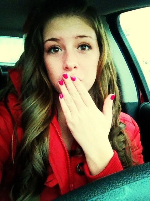 PORTRAIT OF YOUNG WOMAN SITTING IN CAR