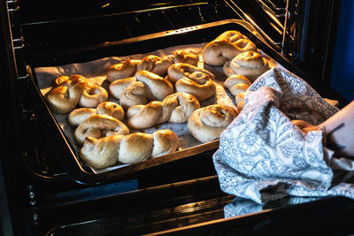 Who doesn't like that hot smell of bread coming out of the oven....