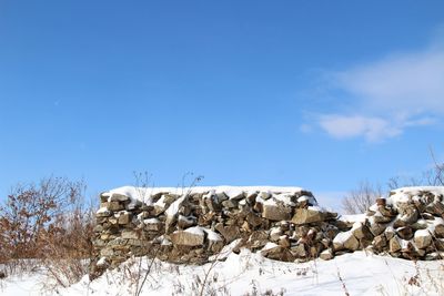 Scenic view of snowy field against blue sky