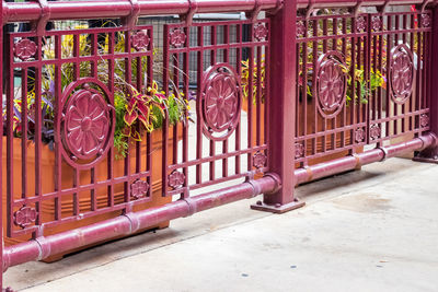 Metallic structure on footpath