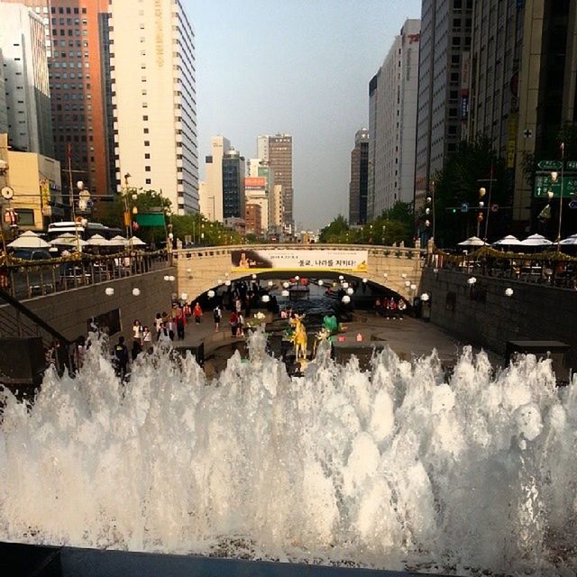 청계광장 분수대 (Cheonggye Square Waterfall)