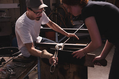 People manufacturing glass