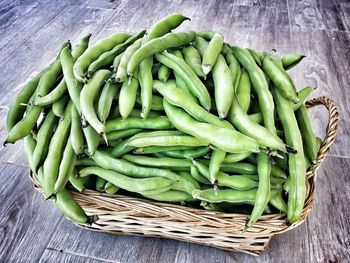 Close-up of green beans in basket on table