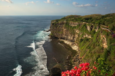 Sea cliff face from uluwatu temple in bali, indonesia - beautiful view