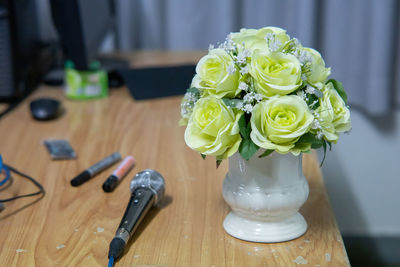 Close-up of rose bouquet on table