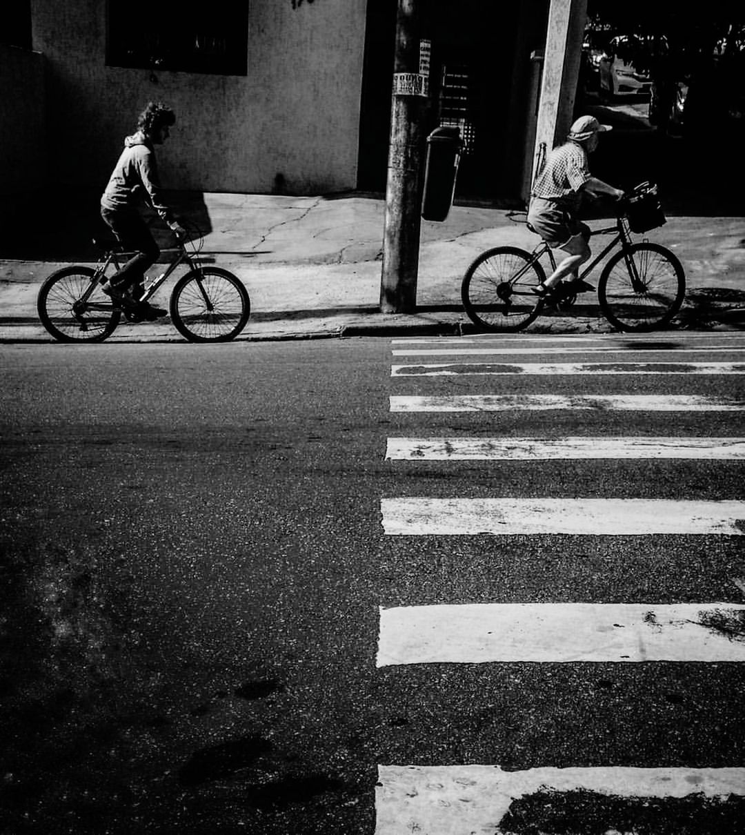 transportation, bicycle, land vehicle, ride, riding, city, mode of transportation, architecture, full length, zebra crossing, road, crosswalk, real people, men, street, crossing, road marking, day, symbol, sport