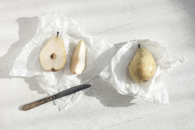 Overhead view of pears on wooden table