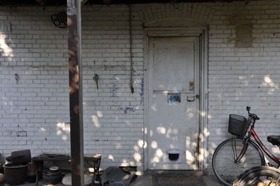 Graffiti on wall of building